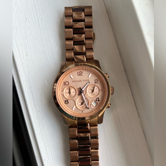 Michael Kors Rose Gold Watch - Picture 1 of 2